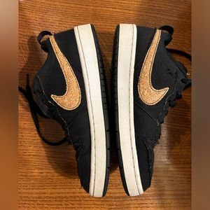 Nike black & cork, size 5Y or women’s 6, 🌟